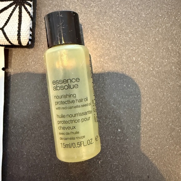 Shu Uemura Cosmetic Case w/ Essence Absolue Hair Oil and Ashita Supreme samples - Picture 2 of 2